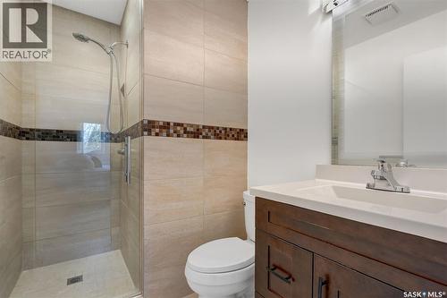 2419 Glamis Place E, Regina, SK - Indoor Photo Showing Bathroom