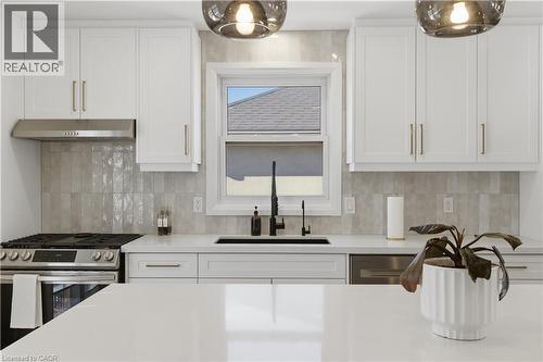 5 Bradbury Crescent, Paris, ON - Indoor Photo Showing Kitchen With Upgraded Kitchen
