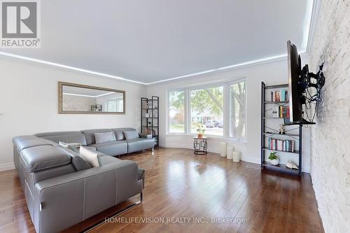 16 Palgrave Crescent, Brampton, ON - Indoor Photo Showing Living Room