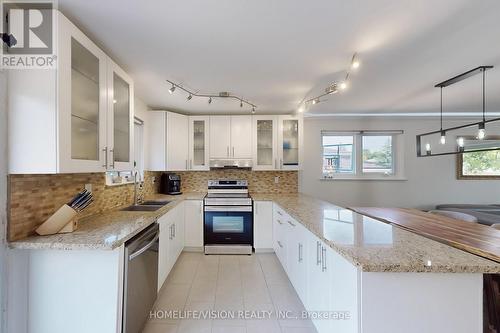 16 Palgrave Crescent, Brampton, ON - Indoor Photo Showing Kitchen With Double Sink