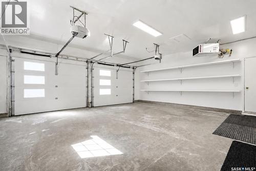 3234 Peyson Bay E, Regina, SK - Indoor Photo Showing Garage