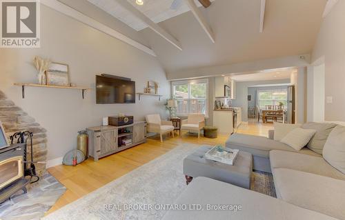 150 Strathcona Street, Cambridge, ON - Indoor Photo Showing Living Room