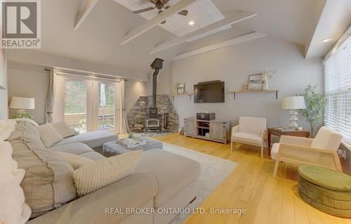 150 Strathcona Street, Cambridge, ON - Indoor Photo Showing Living Room With Fireplace