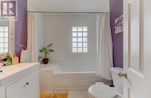 150 Strathcona Street, Cambridge, ON - Indoor Photo Showing Bathroom