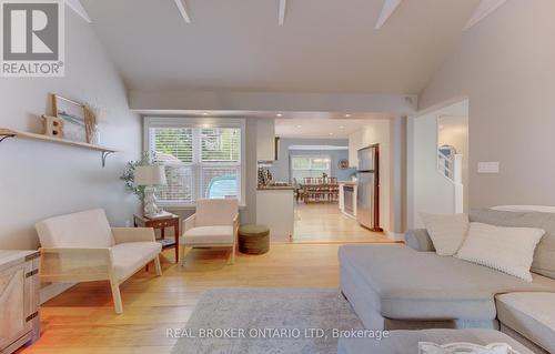 150 Strathcona Street, Cambridge, ON - Indoor Photo Showing Living Room