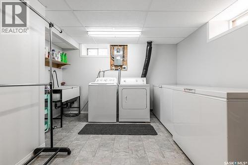 211 2Nd Street E, Langham, SK - Indoor Photo Showing Laundry Room