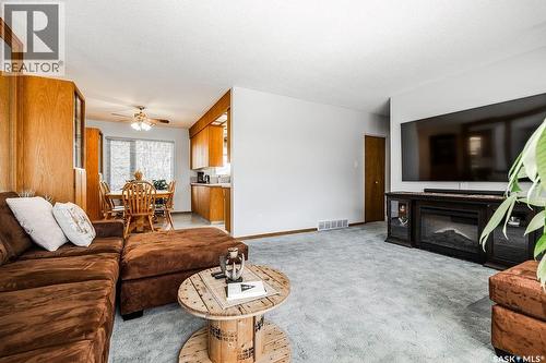 211 2Nd Street E, Langham, SK - Indoor Photo Showing Living Room