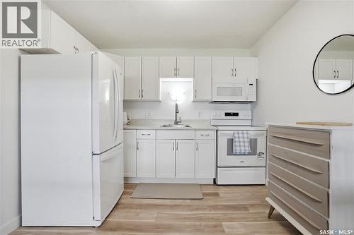 28 42 Spence Street, Regina, SK - Indoor Photo Showing Kitchen