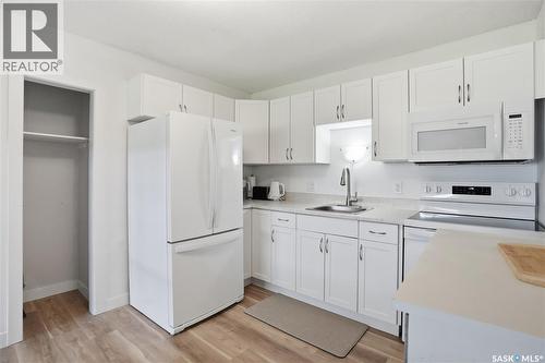 28 42 Spence Street, Regina, SK - Indoor Photo Showing Kitchen