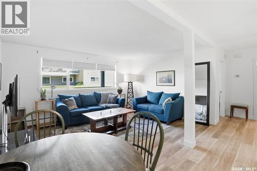 28 42 Spence Street, Regina, SK - Indoor Photo Showing Living Room