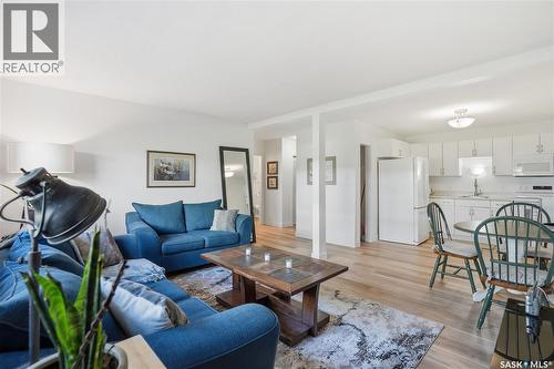 28 42 Spence Street, Regina, SK - Indoor Photo Showing Living Room