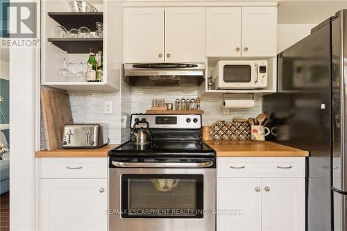 66 Skyline Drive, Hamilton, ON - Indoor Photo Showing Kitchen