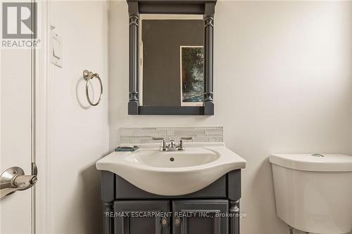 66 Skyline Drive, Hamilton, ON - Indoor Photo Showing Bathroom