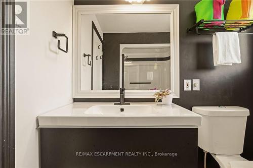 66 Skyline Drive, Hamilton, ON -  Photo Showing Bathroom