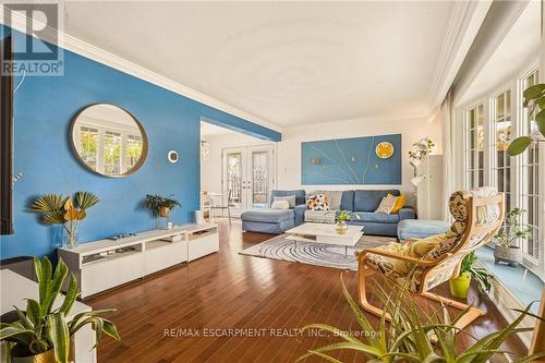 66 Skyline Drive, Hamilton, ON - Indoor Photo Showing Living Room