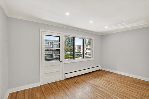 Salon - 7514 Ch. Euclid, Côte-Saint-Luc, QC - Indoor Photo Showing Other Room