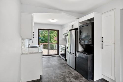 Cuisine - 7514 Ch. Euclid, Côte-Saint-Luc, QC - Indoor Photo Showing Kitchen With Double Sink