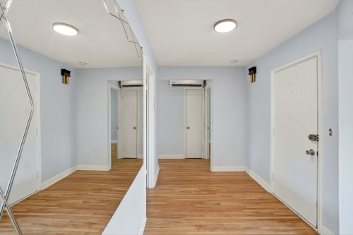 Hall d'entrée/Vestibule - 7514 Ch. Euclid, Côte-Saint-Luc, QC - Indoor Photo Showing Other Room