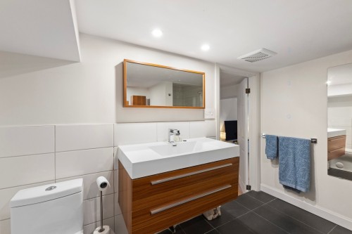Salle de bains - 55 Av. Madsen, Beaconsfield, QC - Indoor Photo Showing Bathroom