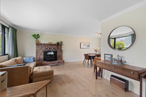 Salon - 55 Av. Madsen, Beaconsfield, QC - Indoor Photo Showing Living Room With Fireplace
