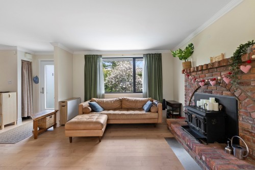 Salon - 55 Av. Madsen, Beaconsfield, QC - Indoor Photo Showing Living Room With Fireplace