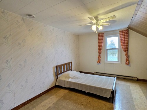 Chambre à coucher - 485 Route 391, Saint-Eugène-De-Guigues, QC - Indoor Photo Showing Bedroom