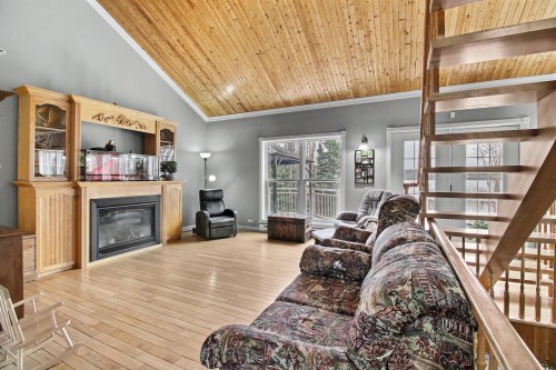 Salon - 1038 Ch. Bergeron, Rouyn-Noranda, QC - Indoor Photo Showing Living Room With Fireplace