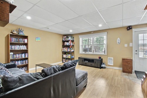 Salle familiale - 1038 Ch. Bergeron, Rouyn-Noranda, QC - Indoor