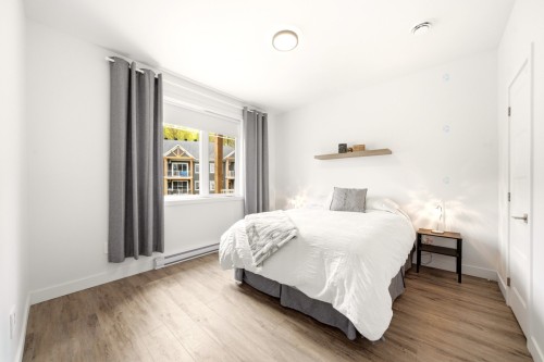 Master Bedroom - 303-240 Rue Du Cercle-Des-Cantons, Bromont, QC - Indoor Photo Showing Bedroom