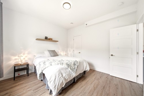 Master Bedroom - 303-240 Rue Du Cercle-Des-Cantons, Bromont, QC - Indoor Photo Showing Bedroom