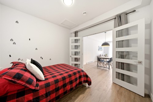 Bedroom - 303-240 Rue Du Cercle-Des-Cantons, Bromont, QC - Indoor Photo Showing Bedroom