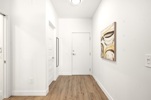 Mud Room - 303-240 Rue Du Cercle-Des-Cantons, Bromont, QC - Indoor Photo Showing Other Room