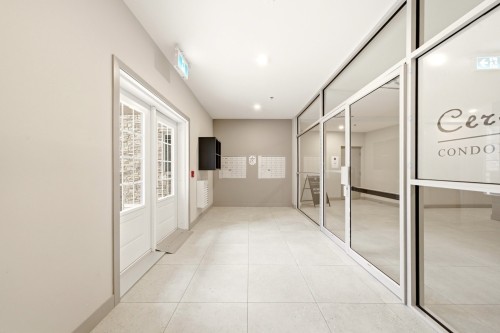 Mud Room - 303-240 Rue Du Cercle-Des-Cantons, Bromont, QC - Indoor Photo Showing Other Room