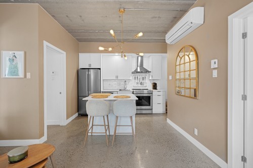 Dining Room - 1E-730 Rue Rose-De-Lima, Montréal (Le Sud-Ouest), QC - Indoor Photo Showing Kitchen With Upgraded Kitchen