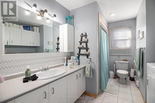 656 St Felix Street, Cornwall, ON - Indoor Photo Showing Bathroom