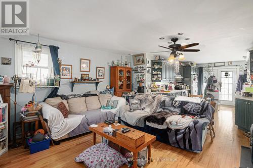 656 St Felix Street, Cornwall, ON - Indoor Photo Showing Living Room