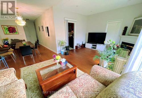 200 Milliken Meadows Drive, Markham, ON - Indoor Photo Showing Living Room