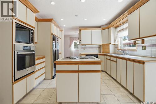 2 Culliton Crescent, Regina, SK - Indoor Photo Showing Kitchen