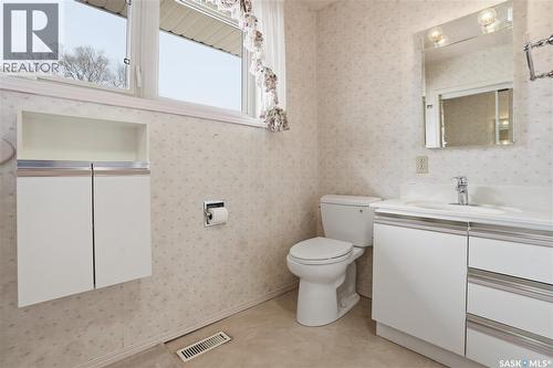 2 Culliton Crescent, Regina, SK - Indoor Photo Showing Bathroom