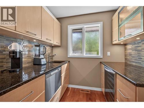 3929 Gallaghers Circle, Kelowna, BC - Indoor Photo Showing Kitchen