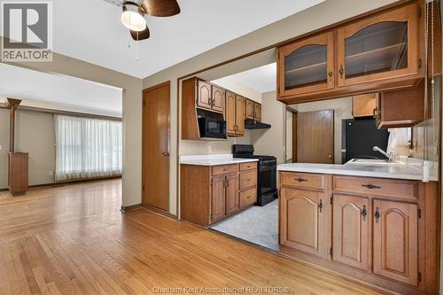 35 Peter Street, Chatham, ON - Indoor Photo Showing Kitchen
