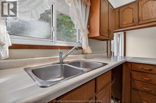 35 Peter Street, Chatham, ON - Indoor Photo Showing Kitchen With Double Sink