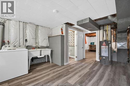 35 Peter Street, Chatham, ON - Indoor Photo Showing Laundry Room