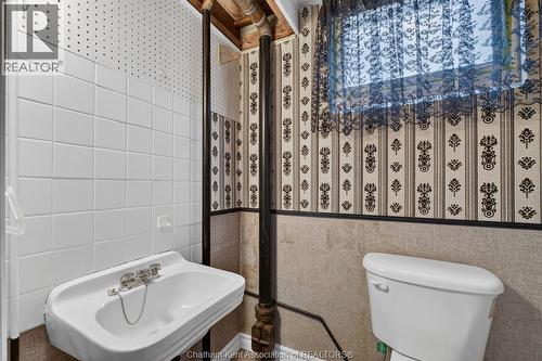 35 Peter Street, Chatham, ON - Indoor Photo Showing Bathroom