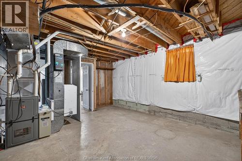 35 Peter Street, Chatham, ON - Indoor Photo Showing Basement