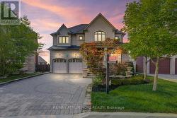 9 BERKSHIRE CRESCENT Markham, ON L6L 1K4