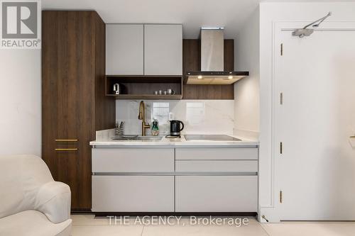 1202 Avenue Road, Toronto, ON - Indoor