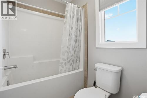 4521 E Keller Avenue, Regina, SK - Indoor Photo Showing Bathroom