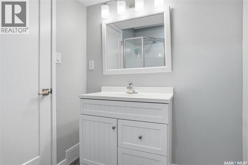 4521 E Keller Avenue, Regina, SK - Indoor Photo Showing Bathroom