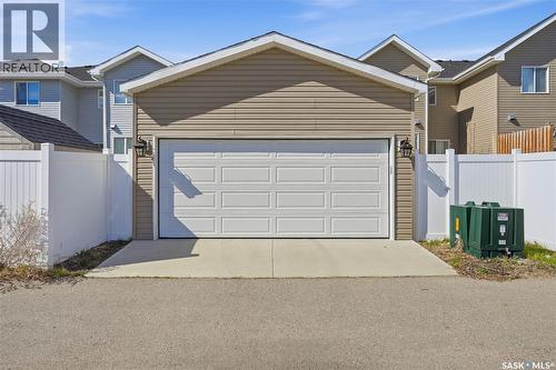 4521 E Keller Avenue, Regina, SK - Outdoor